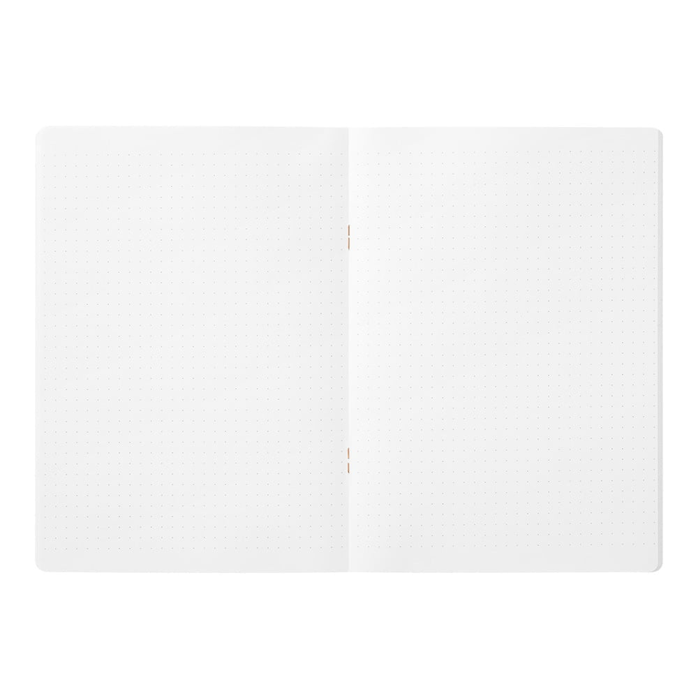 Einföld hvít stílabók með punktuðum síðum frá Midori (A5)