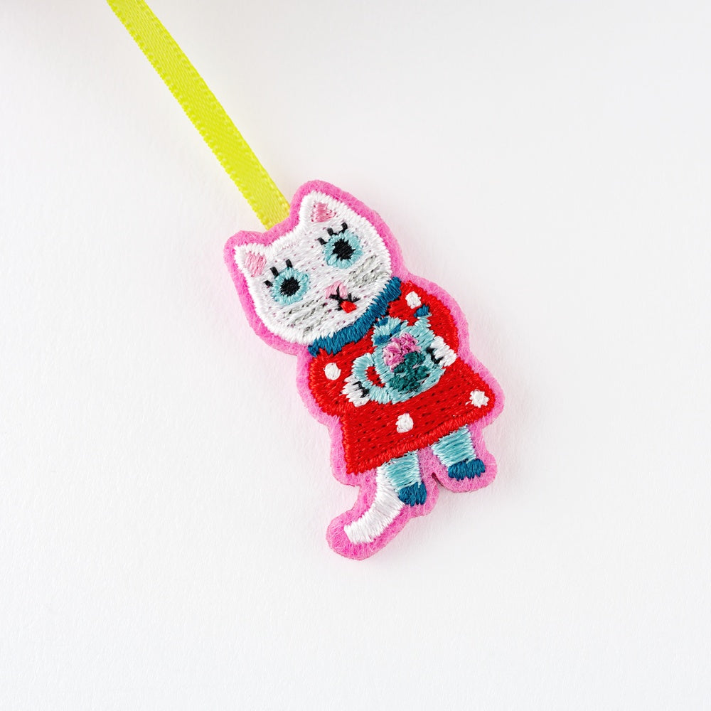 Yumi Kitagishi: Embroidered Bookmark - White Cat