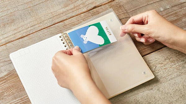 HITOTOKI NOTE - stílabók með gormum og teygju (minni)