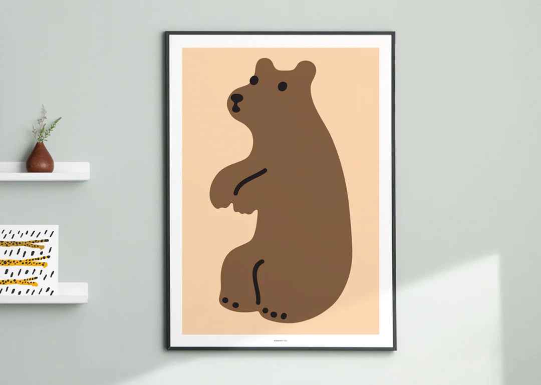 Warmgrey tail plakat - HUGGY BEAR BROWN [500x700]